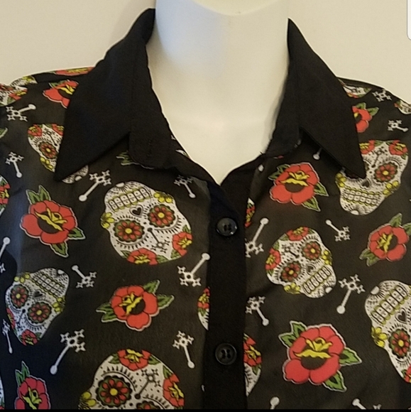 SKULLS AND ROSES SLEEVELESS GOTHIC TOP - Picture 5 of 8